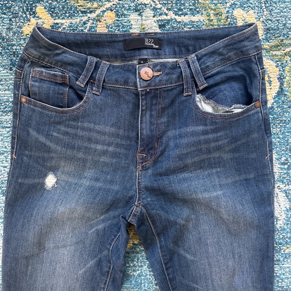 Size 6 stretchy 1822 dark wash distressed jeans - Picture 4 of 5